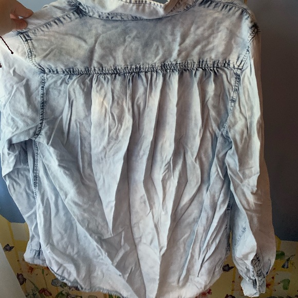 light wash denim shirt - Picture 2 of 2